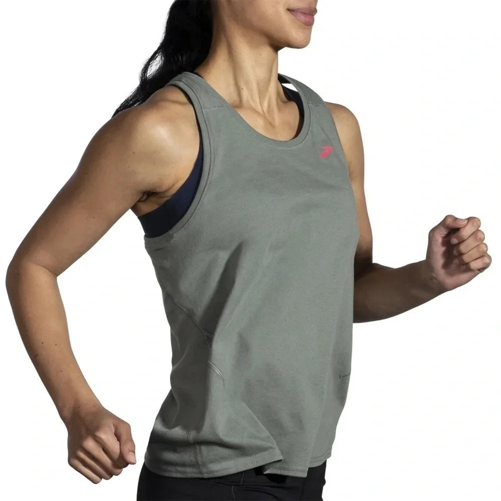 BROOKS NWT DISTANCE RUNNER 2.0 IN PEBBLE